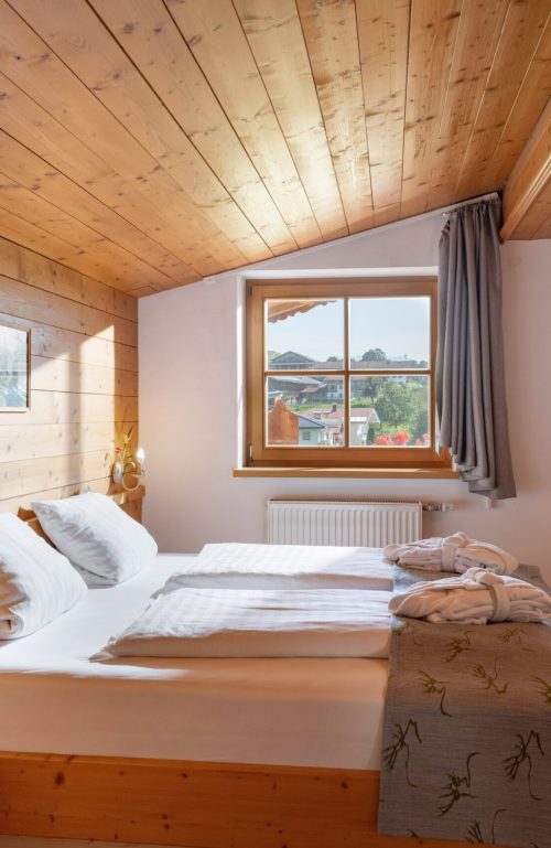 Hotel_FrohNatur_Hinterthiersee_105_Thiersee_08_2025_Apartment_302_Schlafzimmer